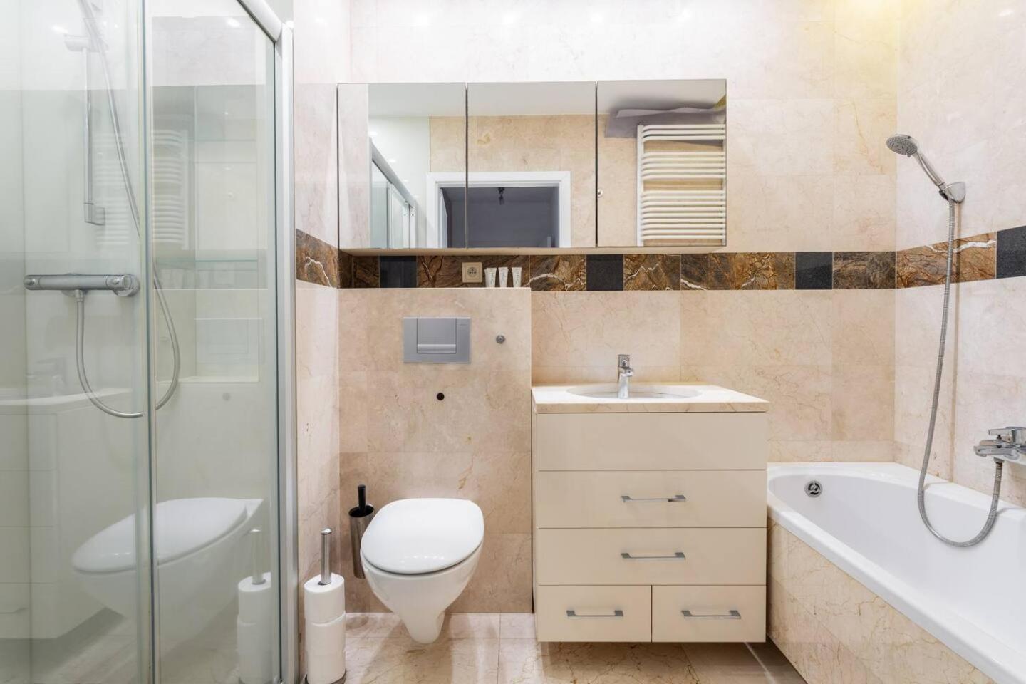 Apartment Superb Czerska Family *